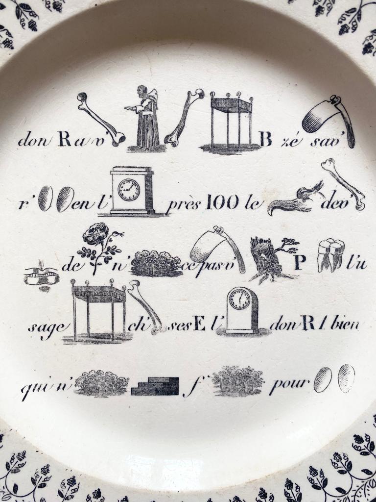 Assiettes à dessert en terre de fer Rébus de Creil et Montereau