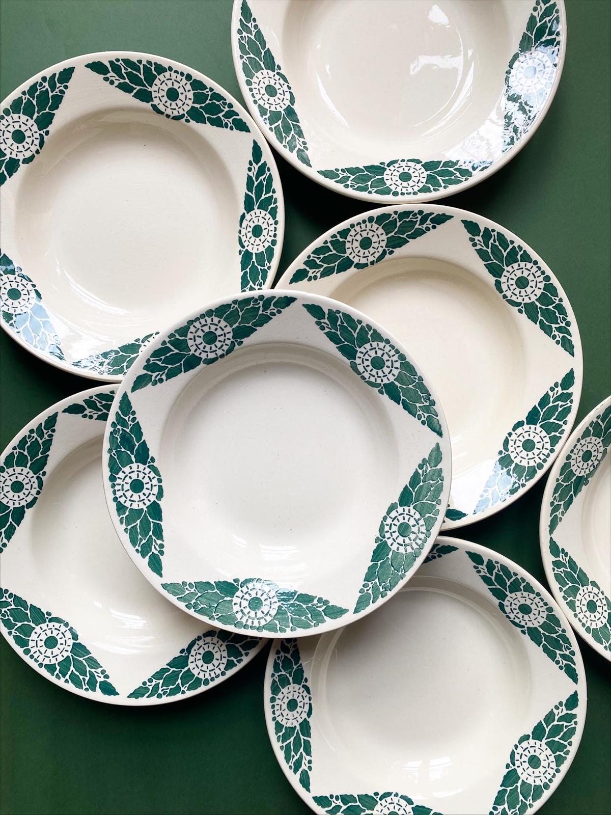 Assiette creuse en terre de fer verte Stella