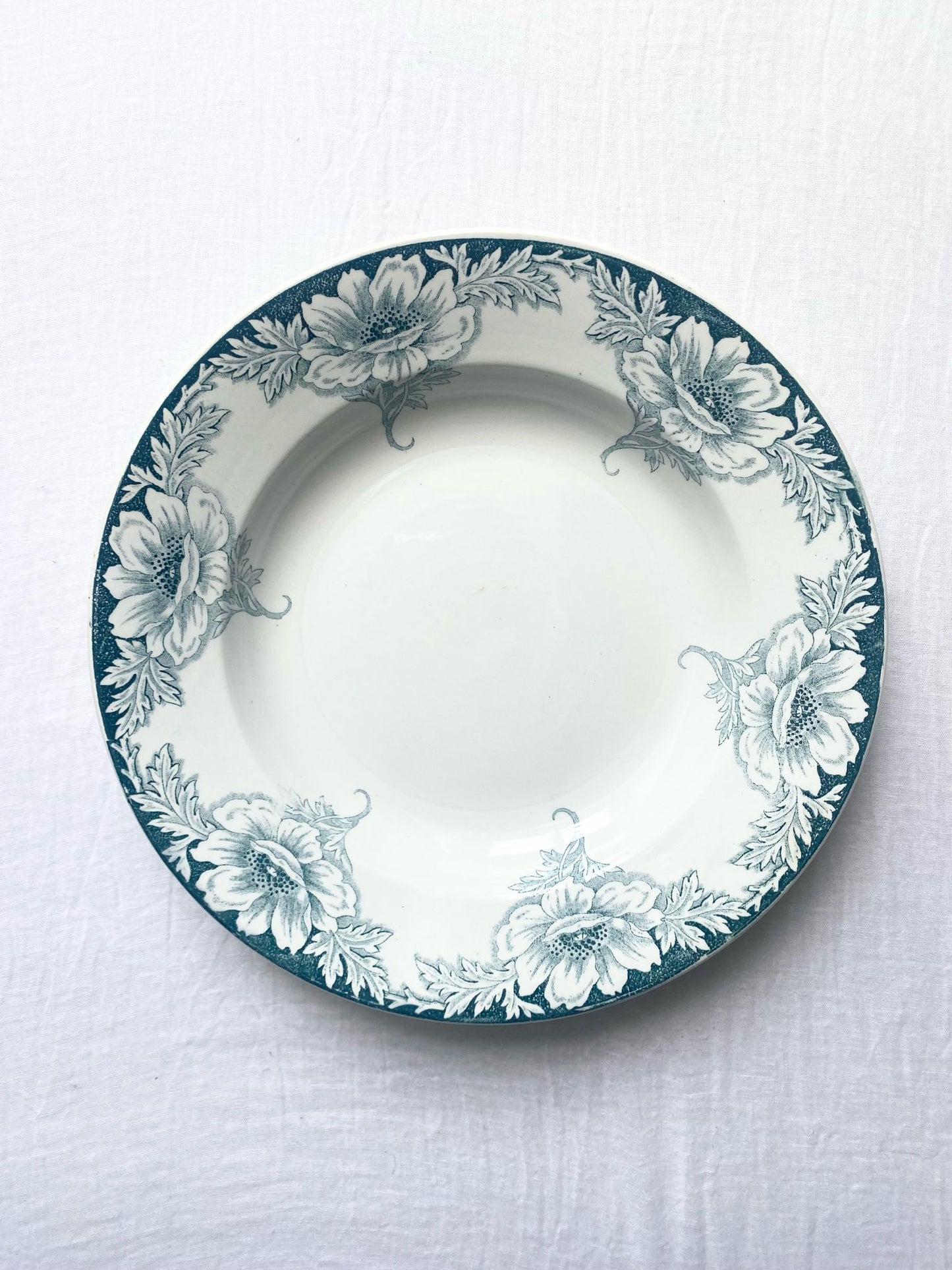 Assiette creuse terre de fer Suzanne de St Amand