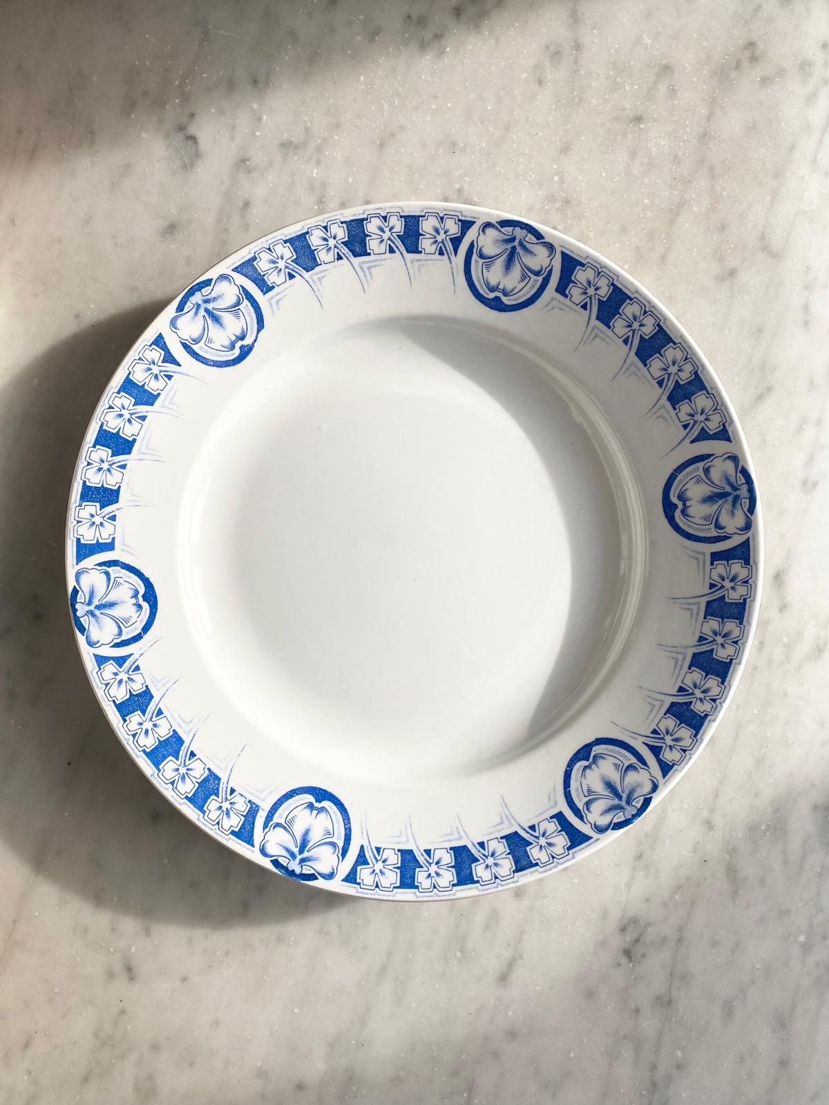 Assiette en terre de fer bleue Luciole de Lunéville