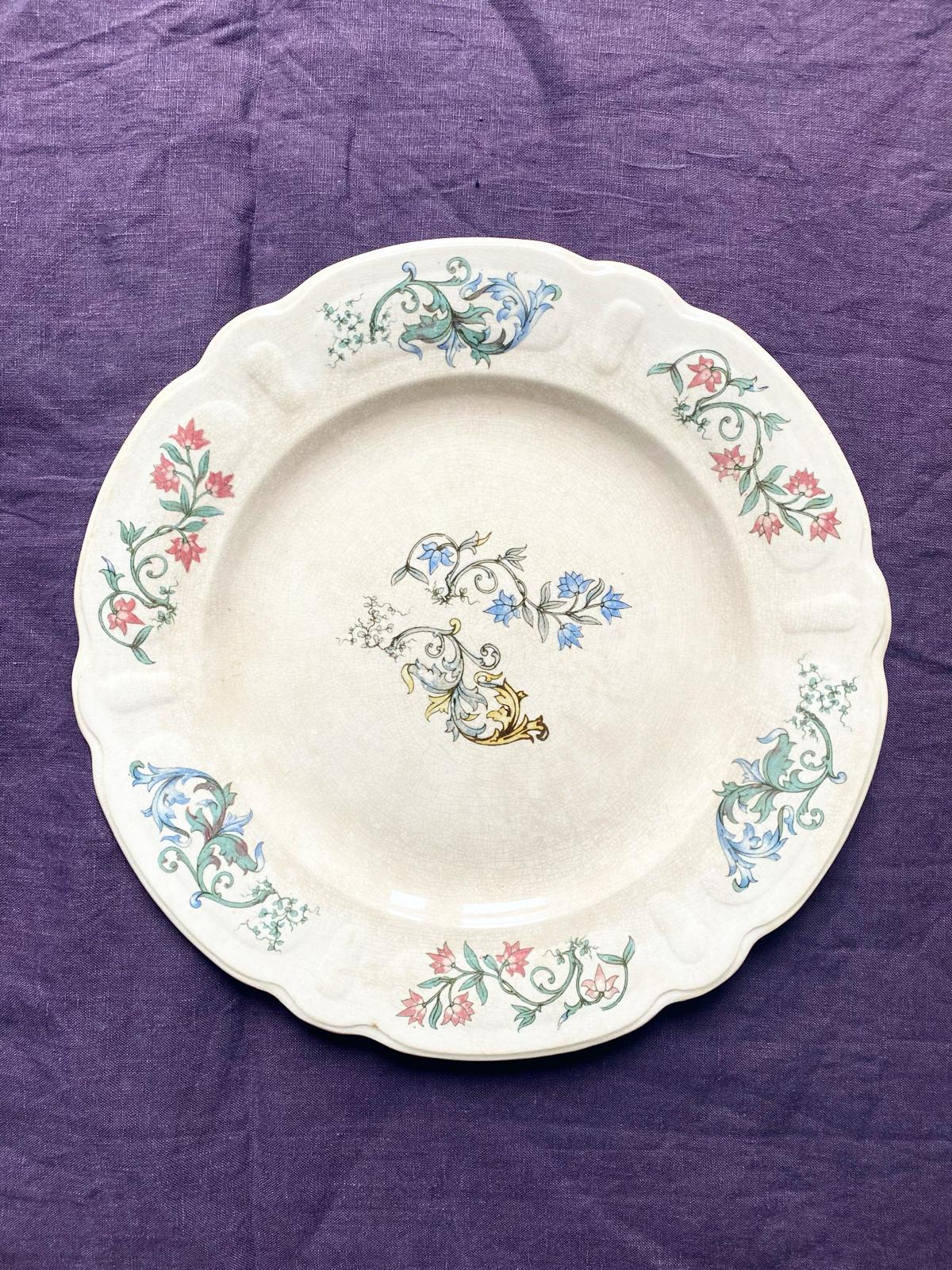Assiette plate en terre de fer polychrome HB Choisy le Roi