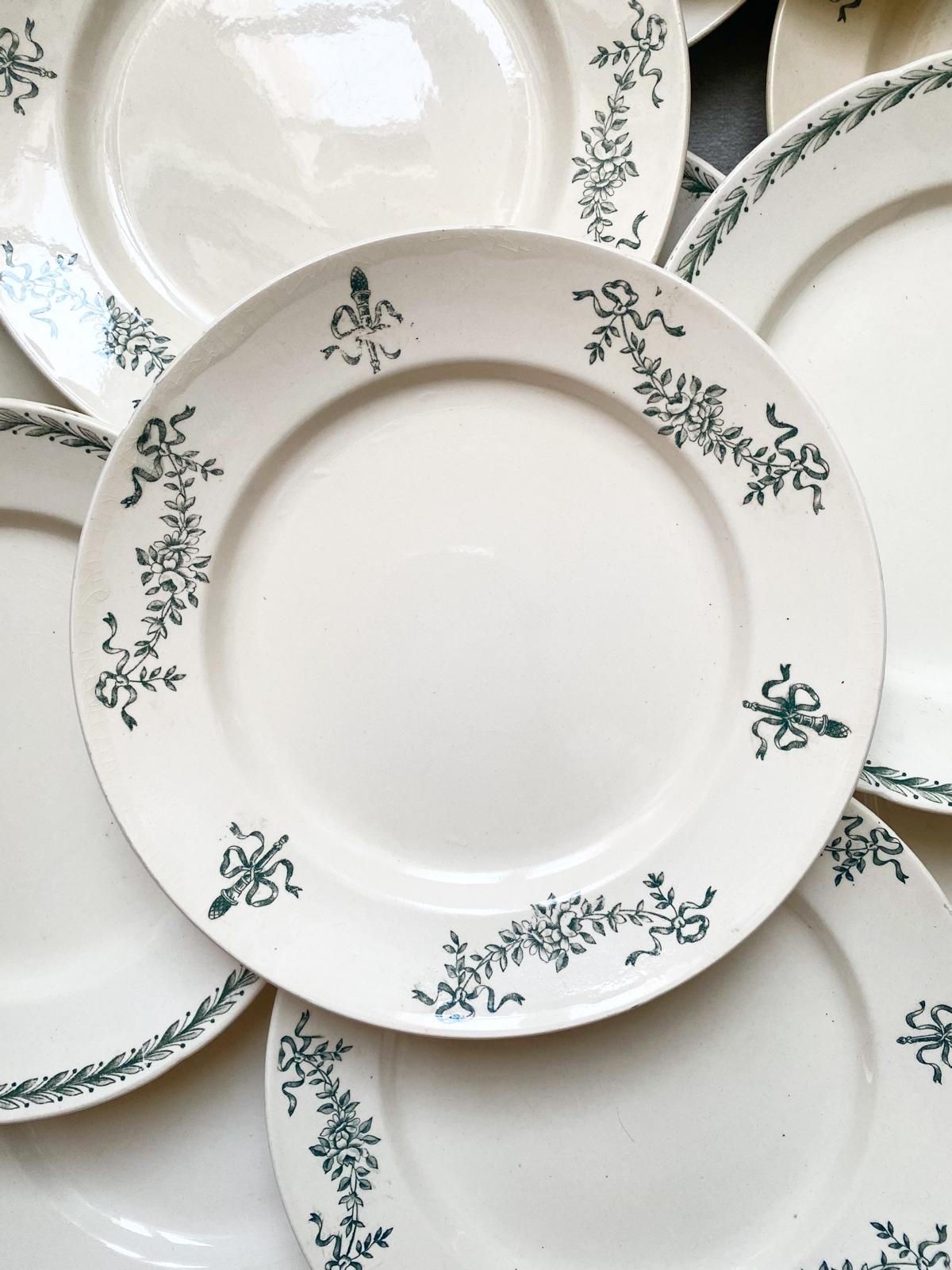 Assiette plate Sapho de Longchamp Terre de fer