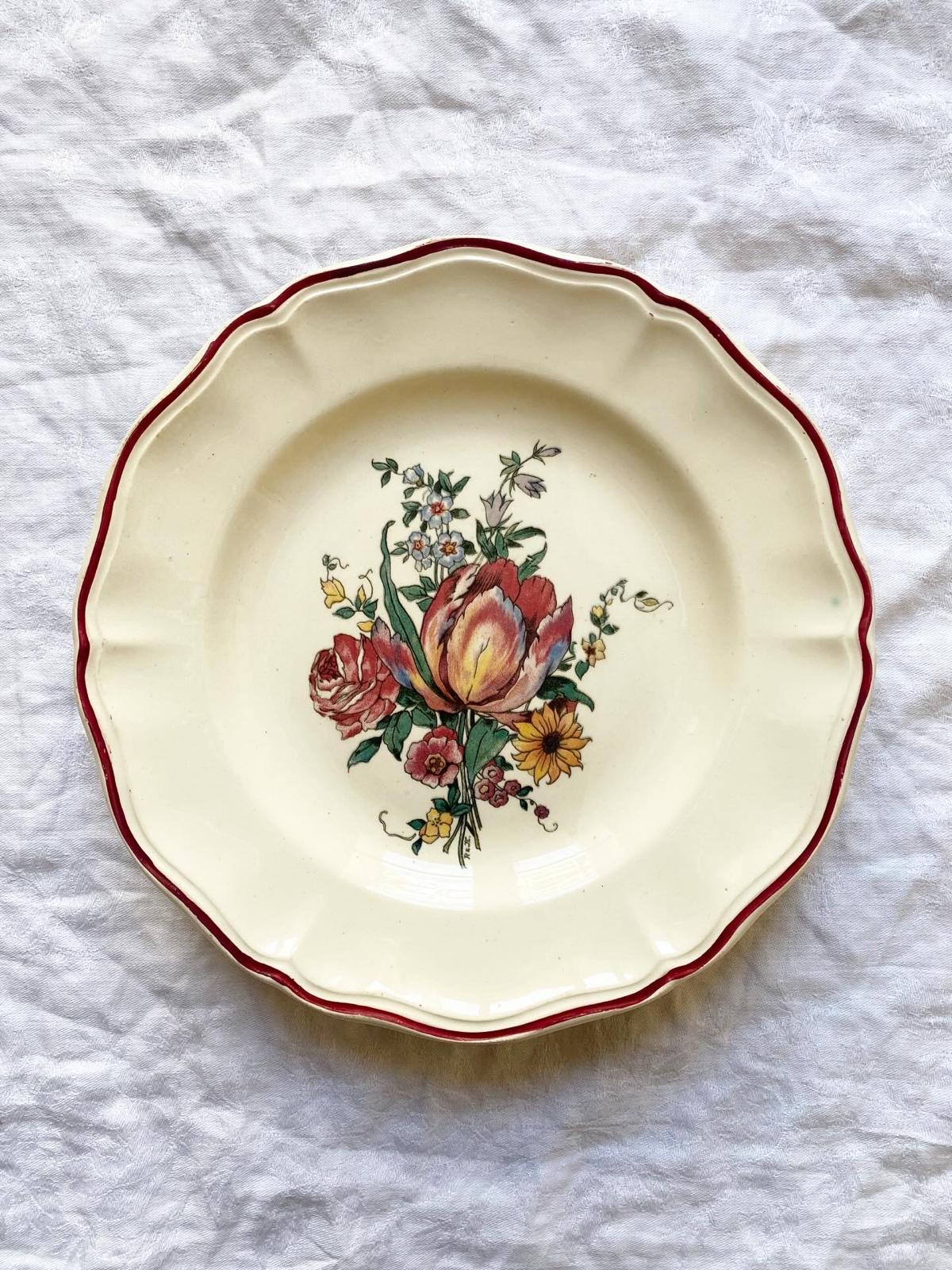 Assiette sur pied Lorraine de Sarreguemines