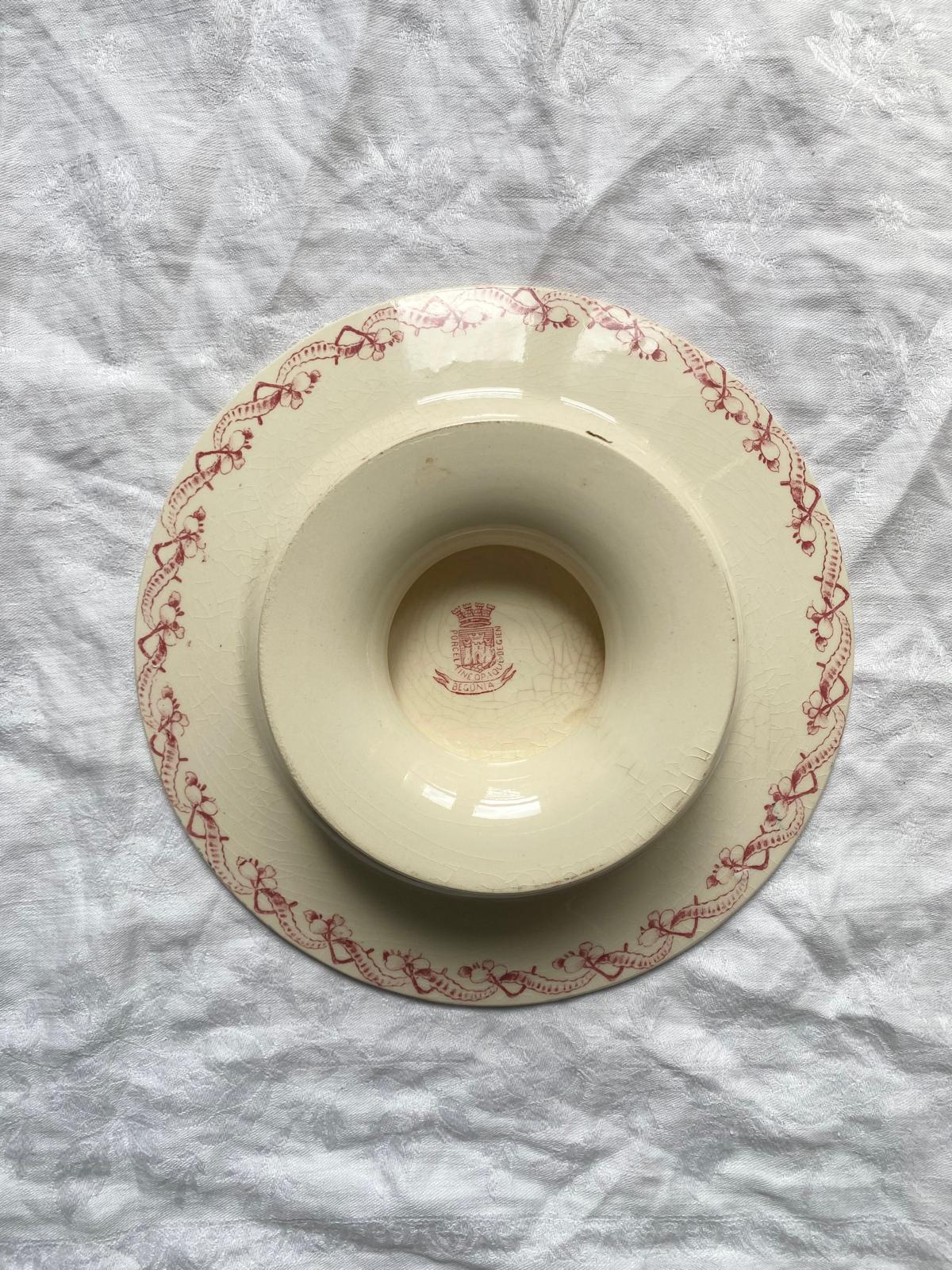 Assiette sur pied en terre de fer Bégonia de Gien