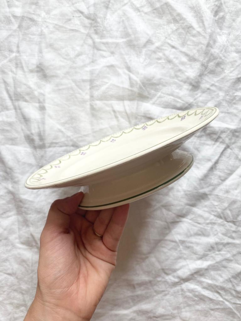 Assiette sur pied terre de fer Violetta de Longwy
