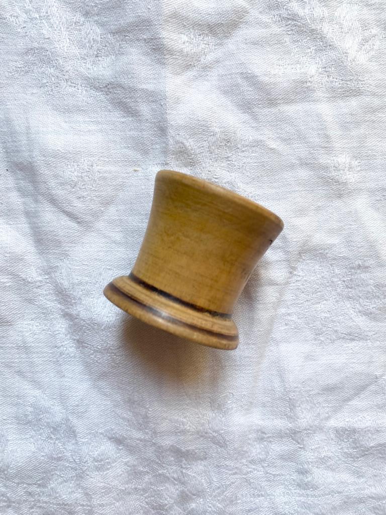 Coquetier en bois