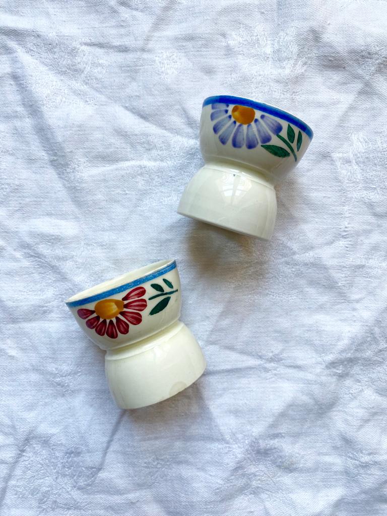 Superbe coquetier de collection, porcelaine, souvenir du Mont Saint Michel Superbe coquetier de collection, porcelaine, souvenir du Mont Saint Michel