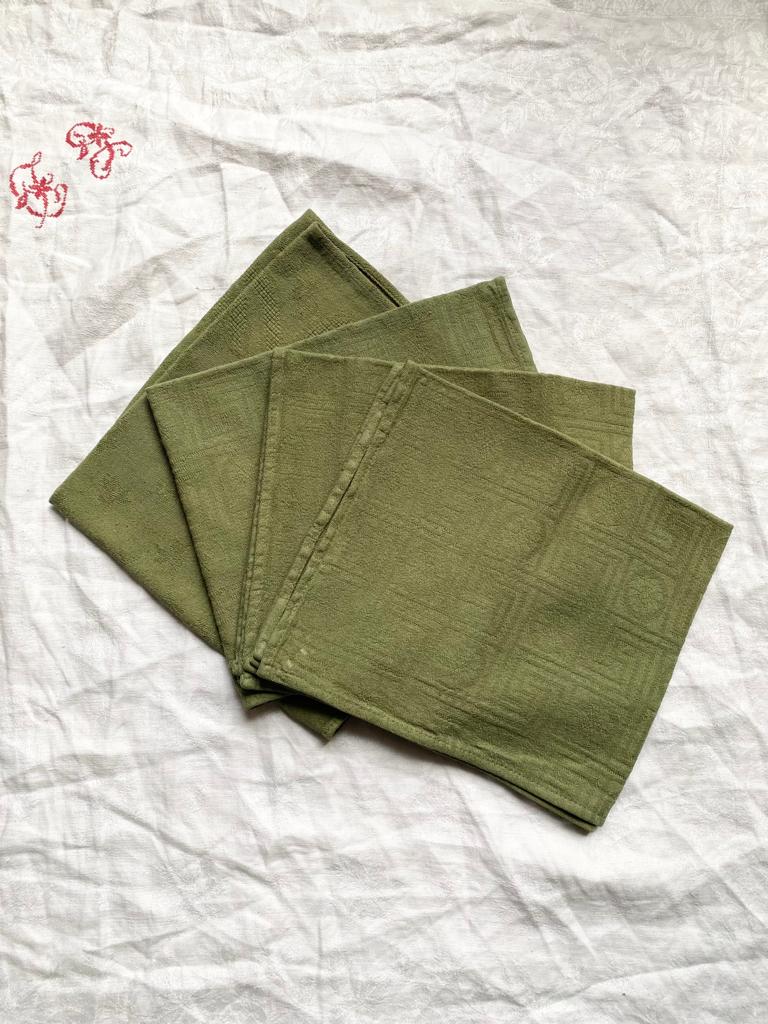 Lot de 4 serviettes anciennes teintes