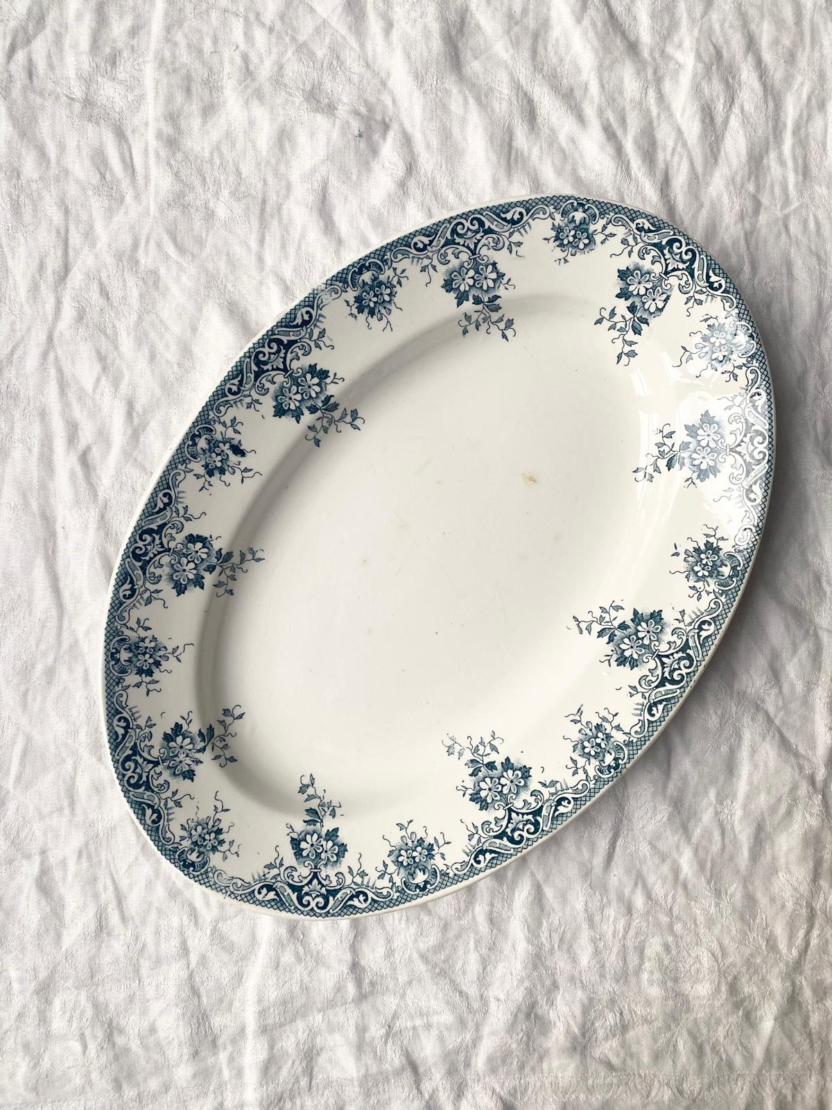 Plat oval en terre de fer bleue St Amand