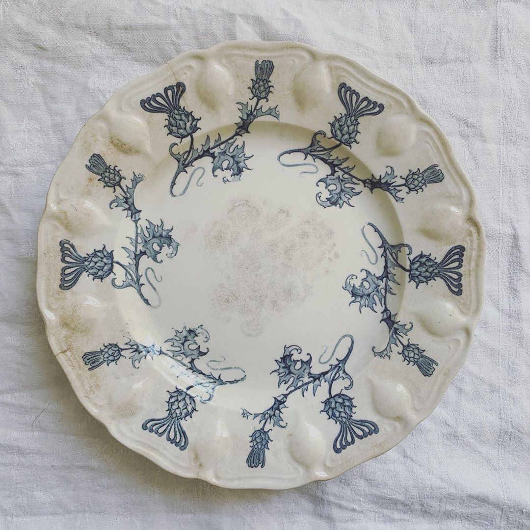 Assiette sur pied terre de fer modèle Chardons Sarreguemines