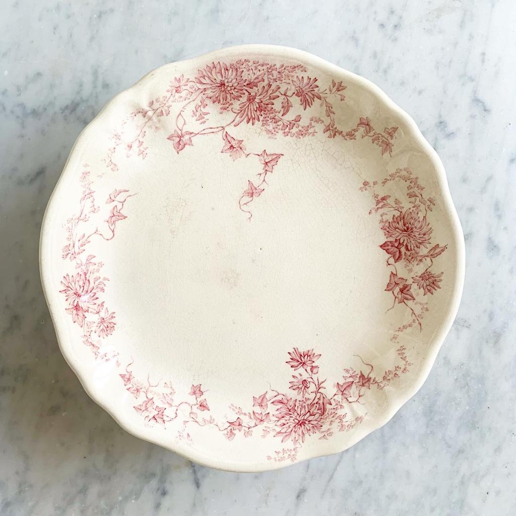 Assiette sur pied terre de fer rouge Longchamp Makharov