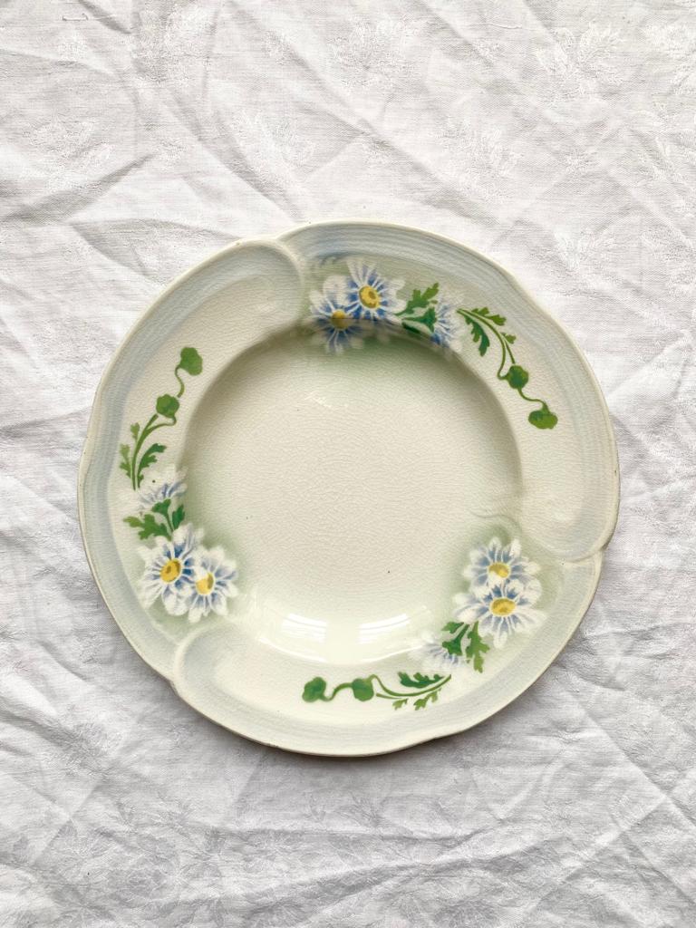Assiettes creuses en barbotine Nancy de Lunéville