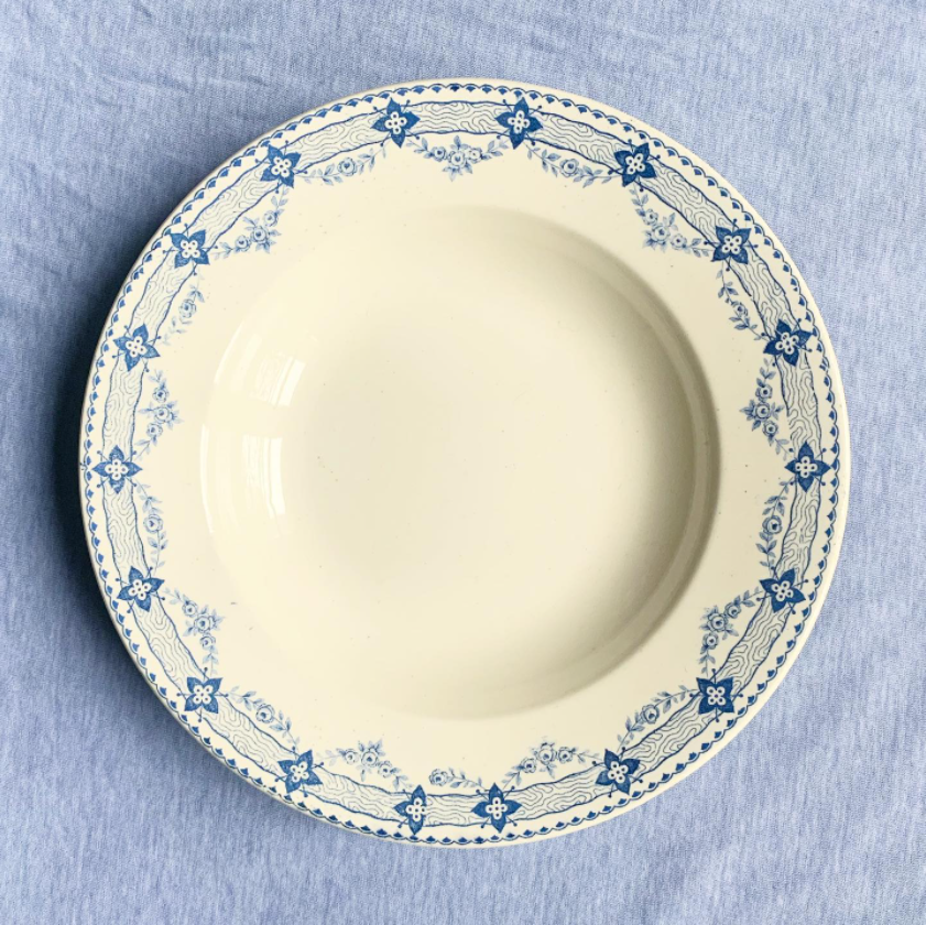 Assiette creuse terre de fer Lavoisier de Choisy le Roi