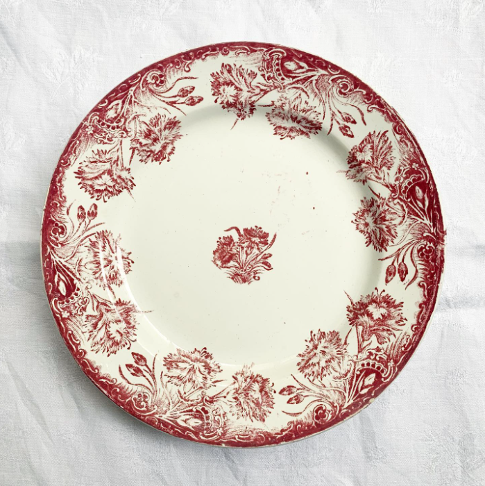 Assiette plate terre de fer Oeillets St Amand