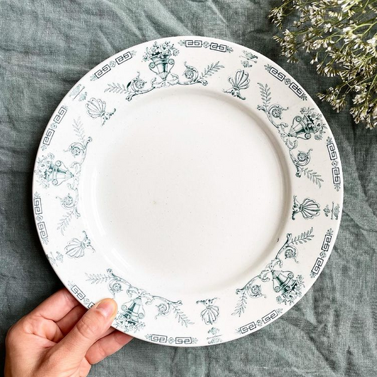 Assiette terre de fer verte coupes