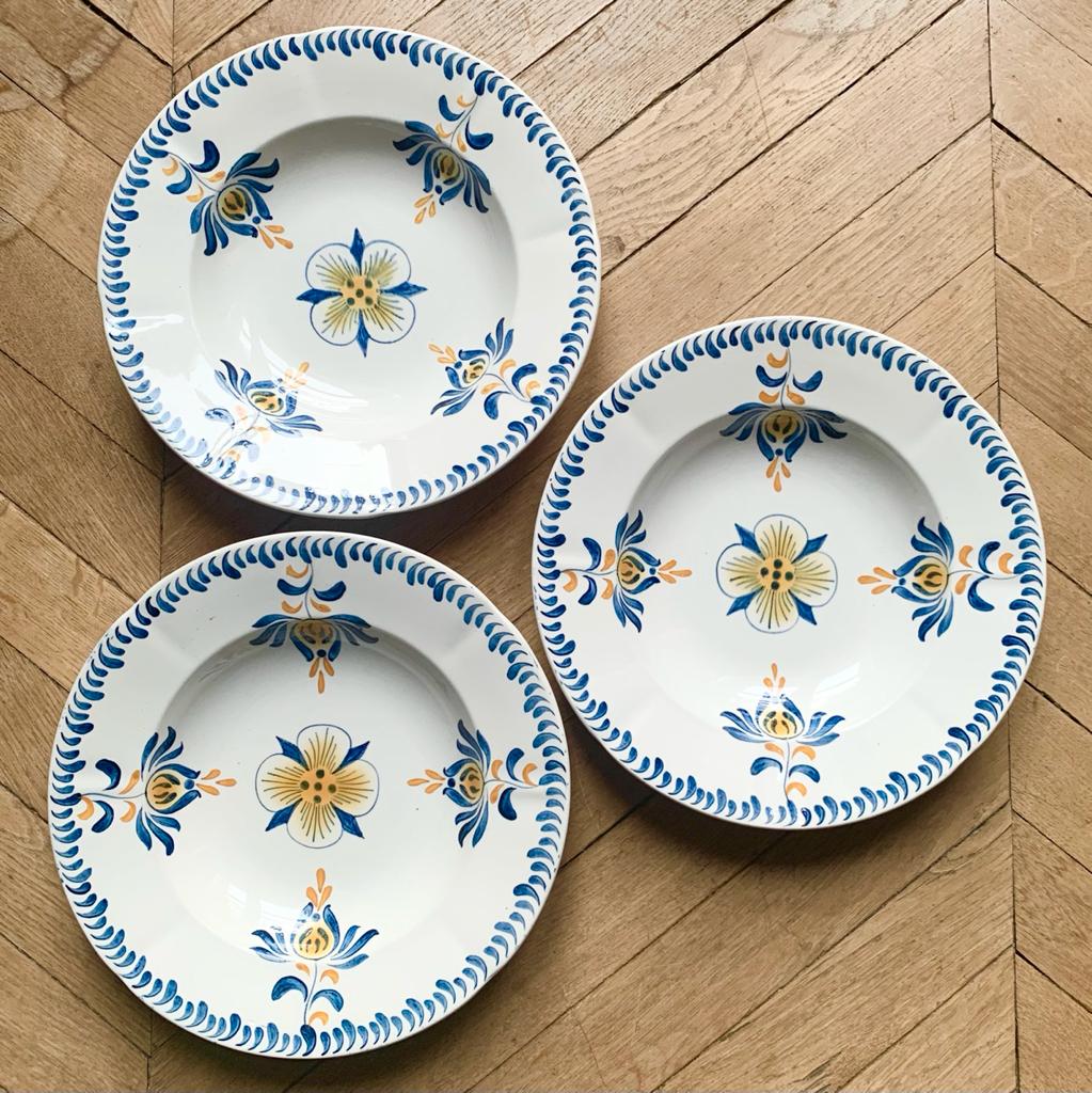 Assiettes creuses bleues et jaunes Sarreguemines