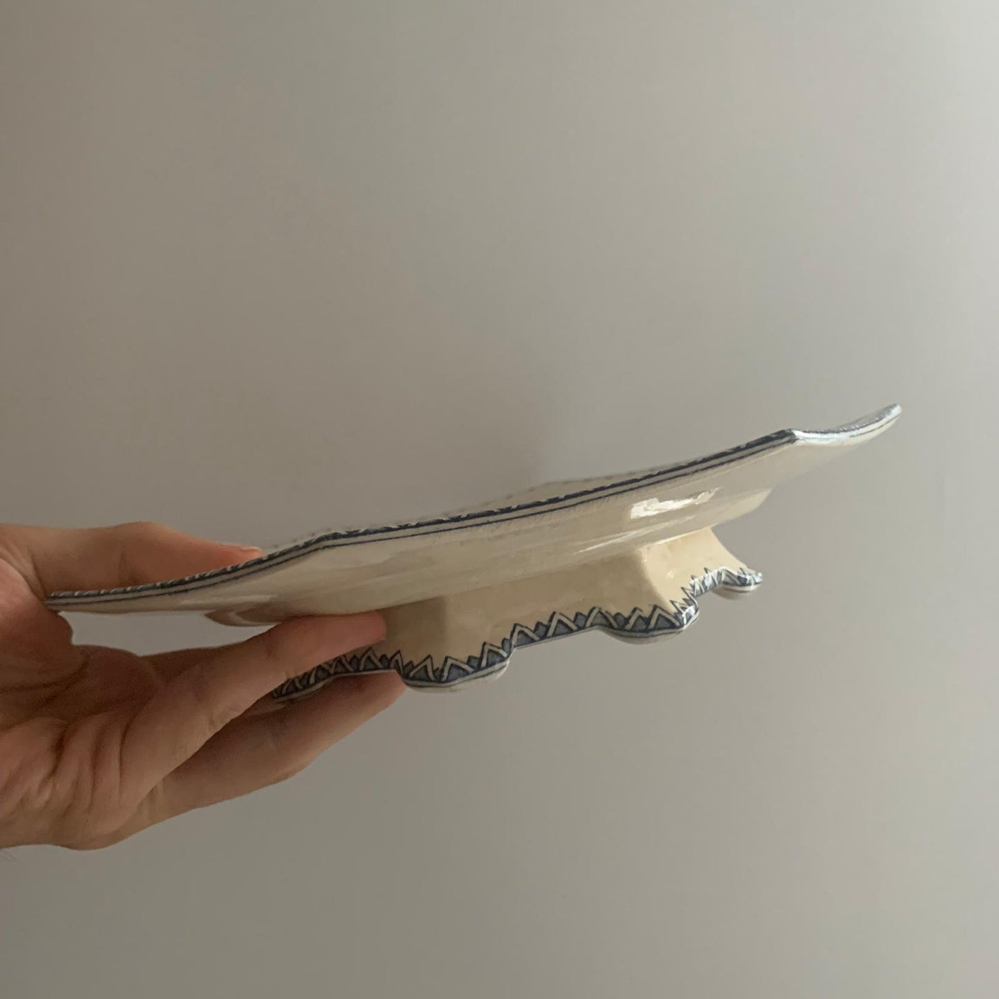 Assiette sur pied modèle Indiana terre de fer