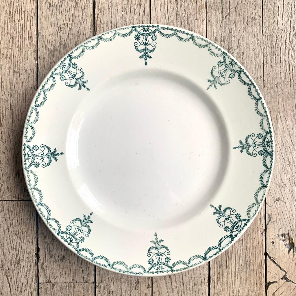 Assiette sur pied terre de fer verte guirlande Moulin des Loups