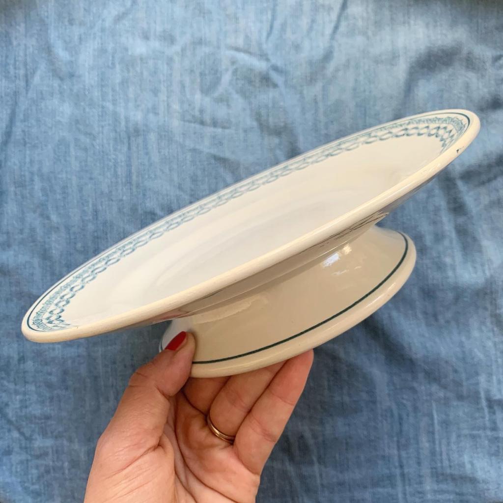 Assiette sur pied guirlande bleue st Amand terre de fer