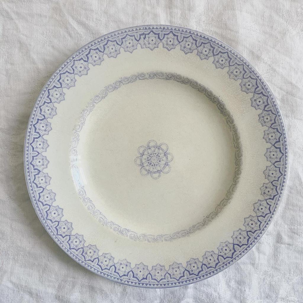 Assiettes plates terre de fer anglaise parme