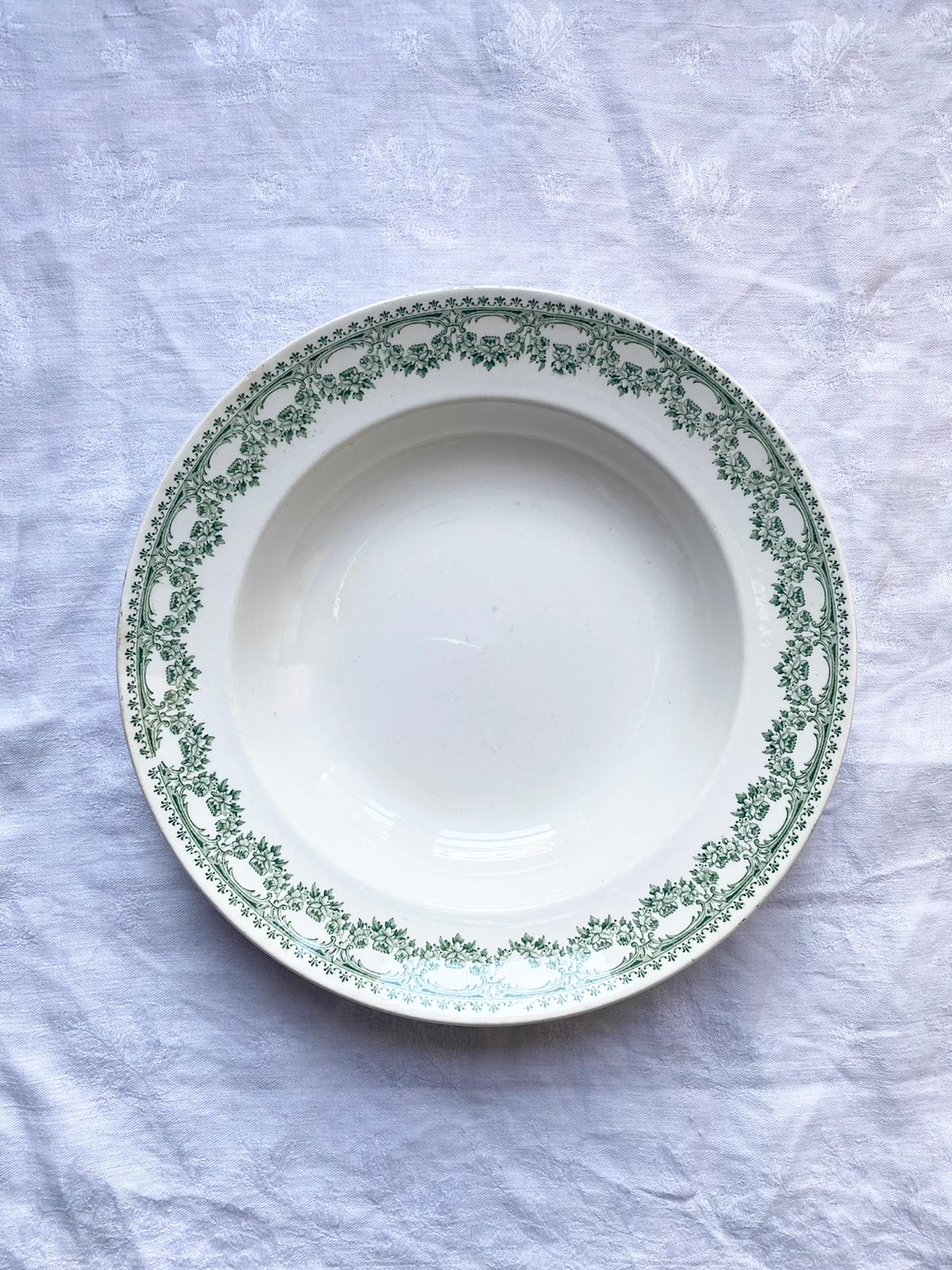 Assiette terre de fer creuse Carlotta Boch Frères