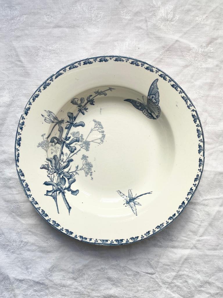 Assiette terre de fer creuse Carmen