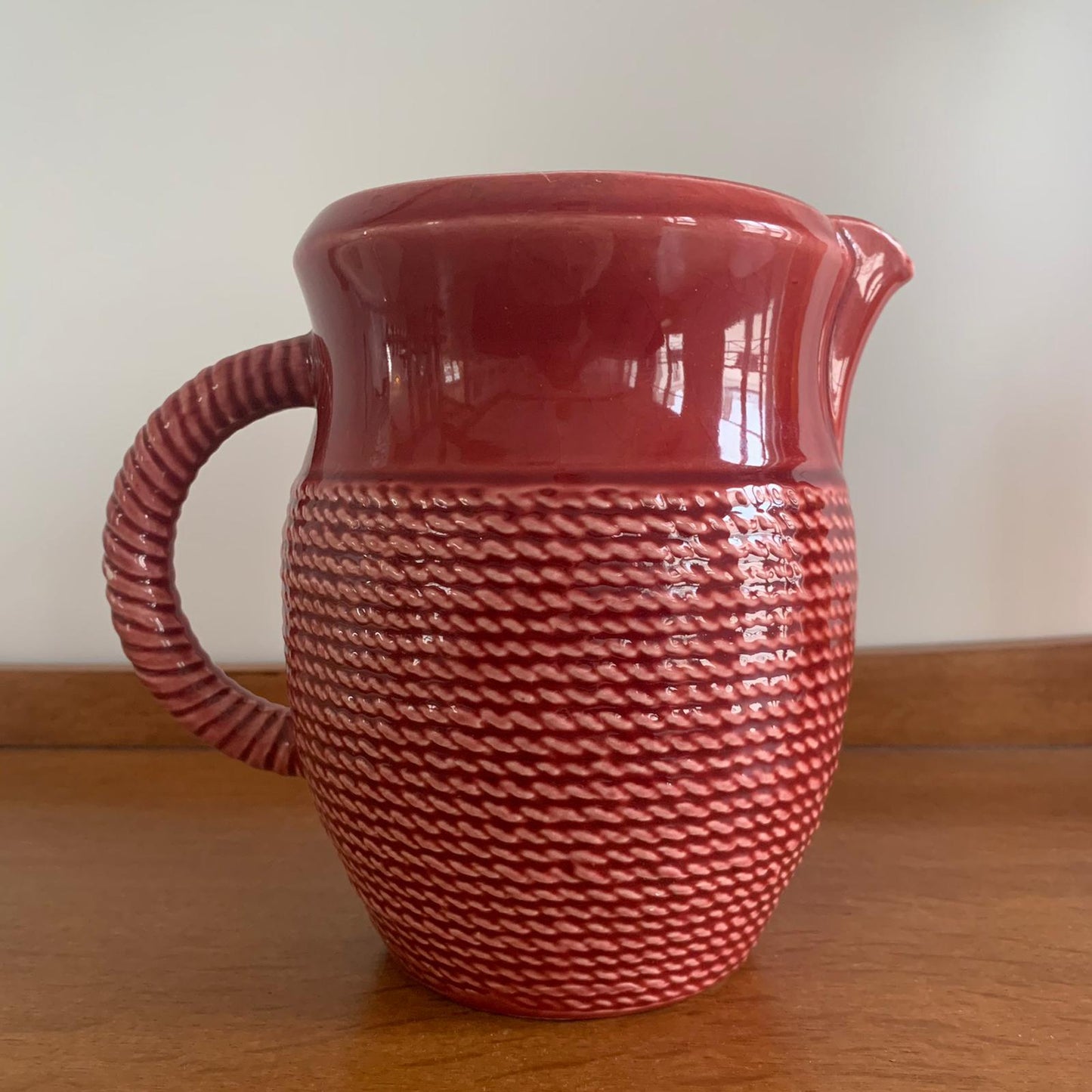 Broc rouge Sarreguemines décor tressé