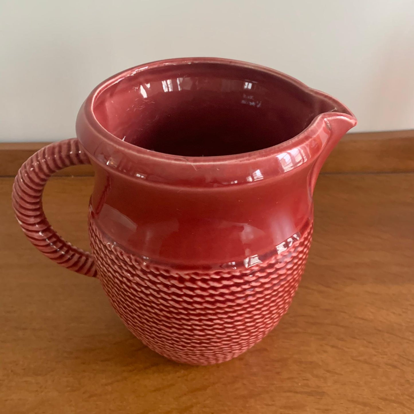 Broc rouge Sarreguemines décor tressé