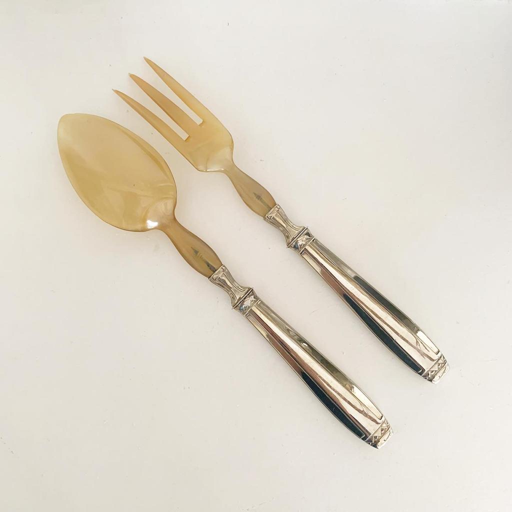 LOT ANCIENS COUVERTS à salade en plastique et métal vintage années 1950 EUR 41,90 - FR LOT ANCIENS COUVERTS à salade en plastique et métal vintage années 1950 EUR 41,90 - FR