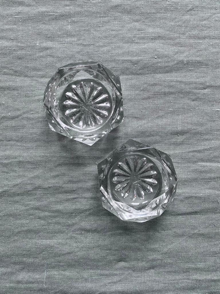 Duo de salerons en verre moulé SV