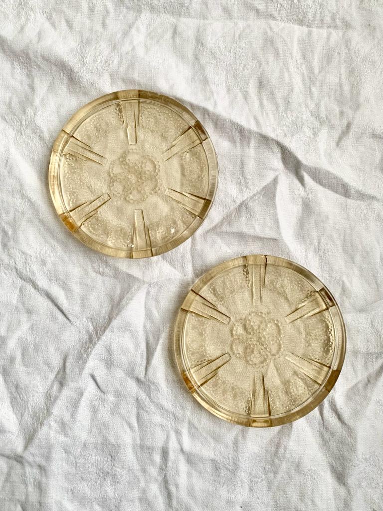 Dessous de bouteille verre moulé jaune