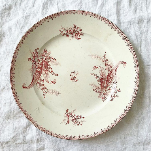 Plat muguet rouge St Amand terre de fer