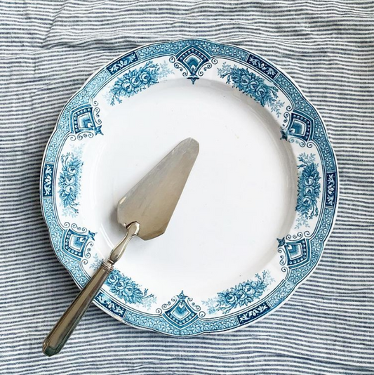 Plat Printemps Onnaing terre de fer bleu vintage
