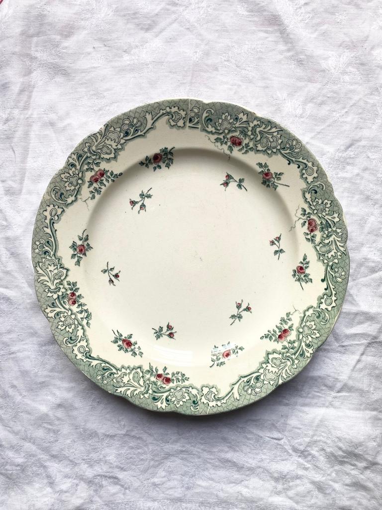 Plat Vincennes Longwy terre de fer polychrome