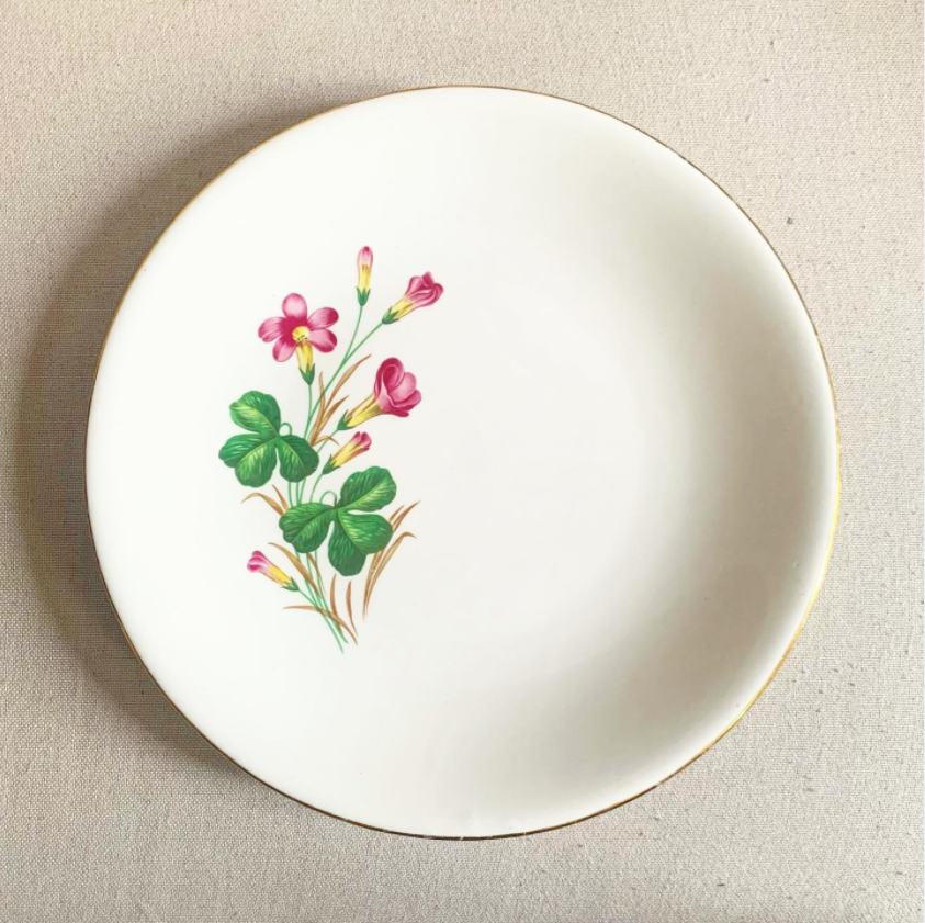 Plat vintage Gien fleuri liseré doré