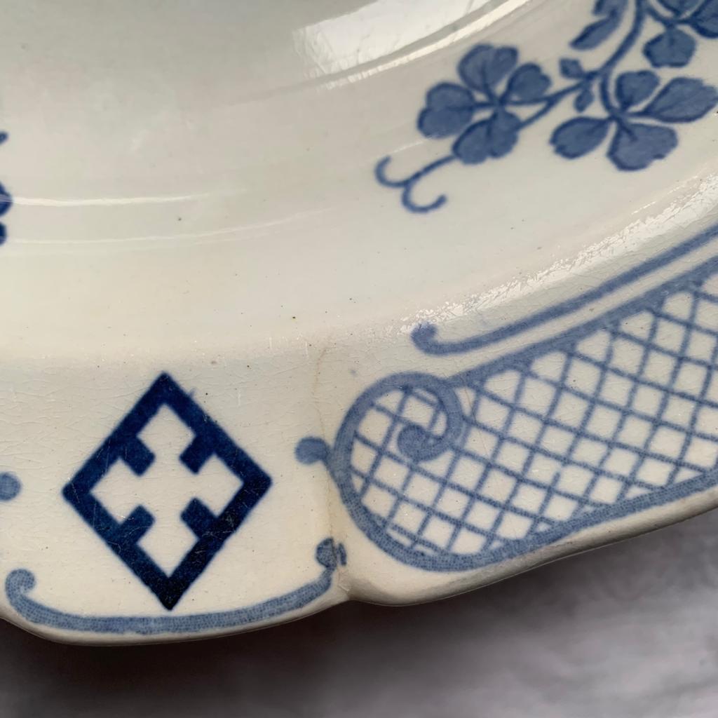 Plat creux terre de fer bleue Trèfles Lunéville