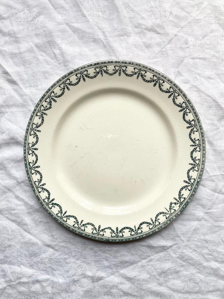 Plat en terre de fer bleu gris Guirlandes LXVI Salins