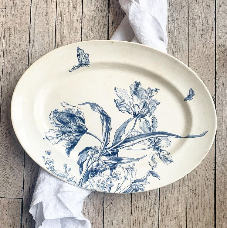 Plat terre de fer Tulipes Creil & Montereau