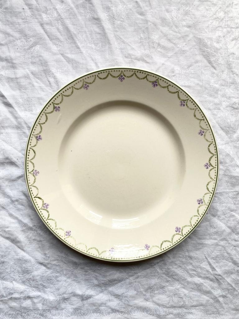 Plat en terre de fer Violetta Longwy