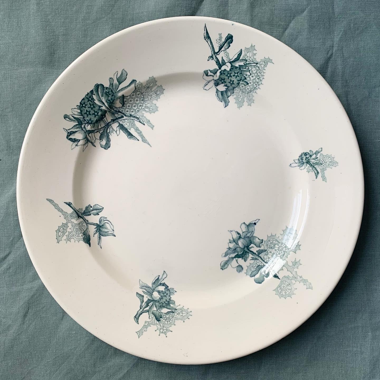 Plat terre de fer modèle Frivolité Longwy