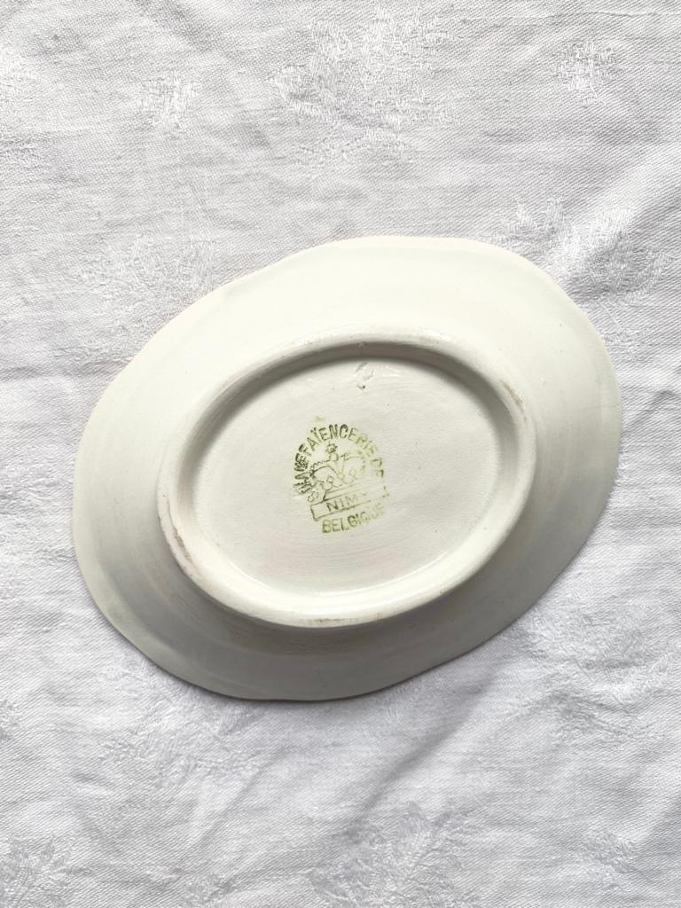 Porte savon faiencerie de Nimy terre de fer polychrome