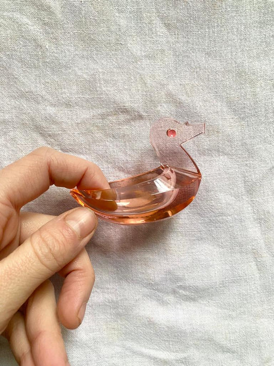 Saleron en verre moulé canard rose