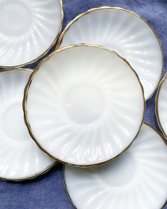 Lot de 6 soucoupes/ petites assiettes en opaline
