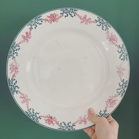 Plat modèle Doris terre de fer Longwy