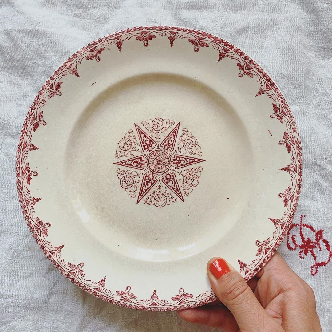 Assiette plate terre de fer modèle Etoile Longwy