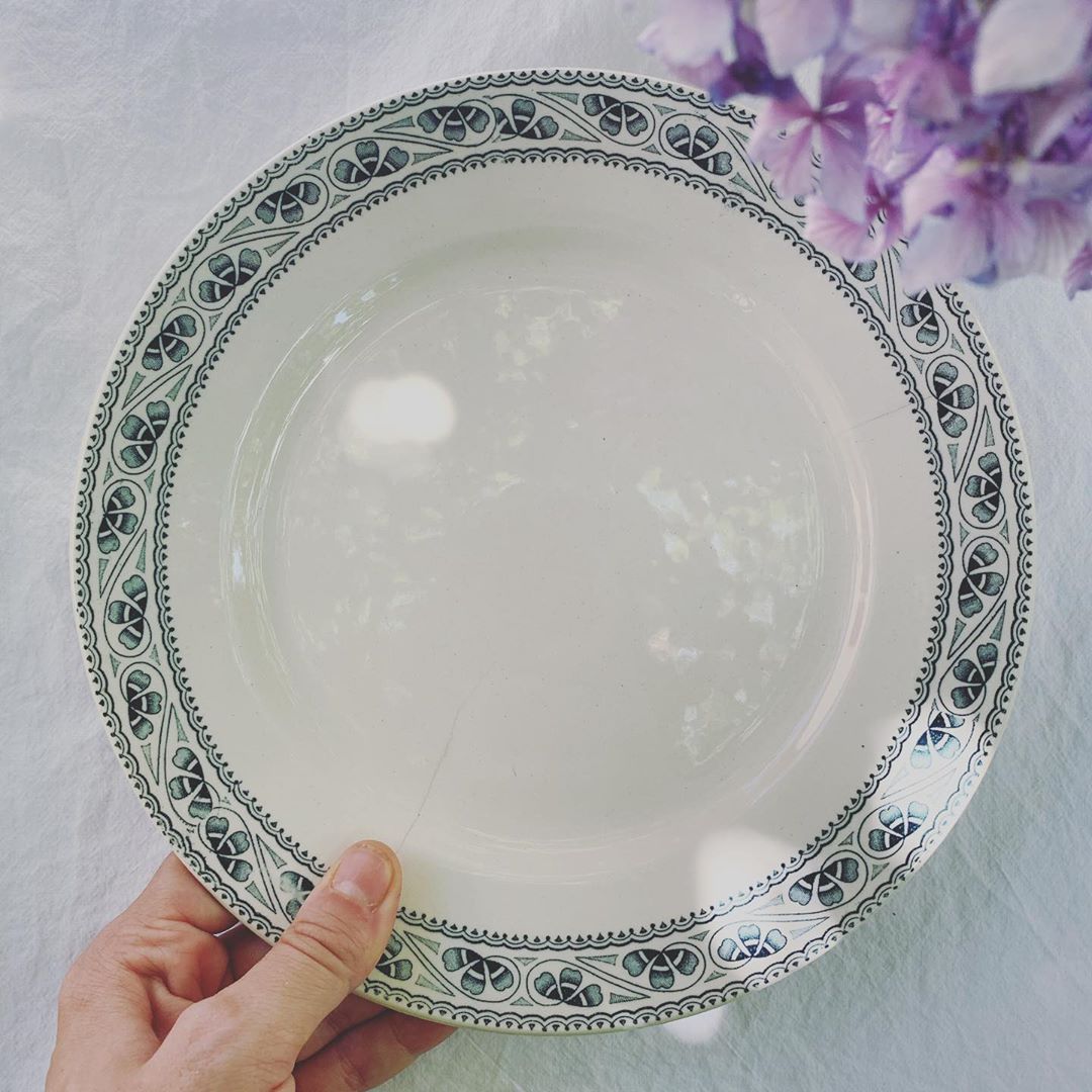 Assiette plate terre de fer modèle Champigny Boulenger