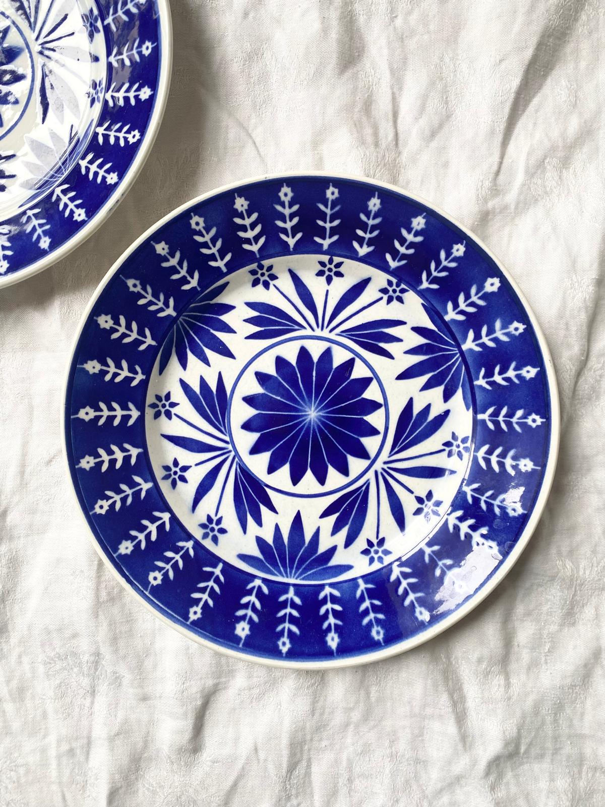 Assiette plate bleue vintage Pexonne Médina