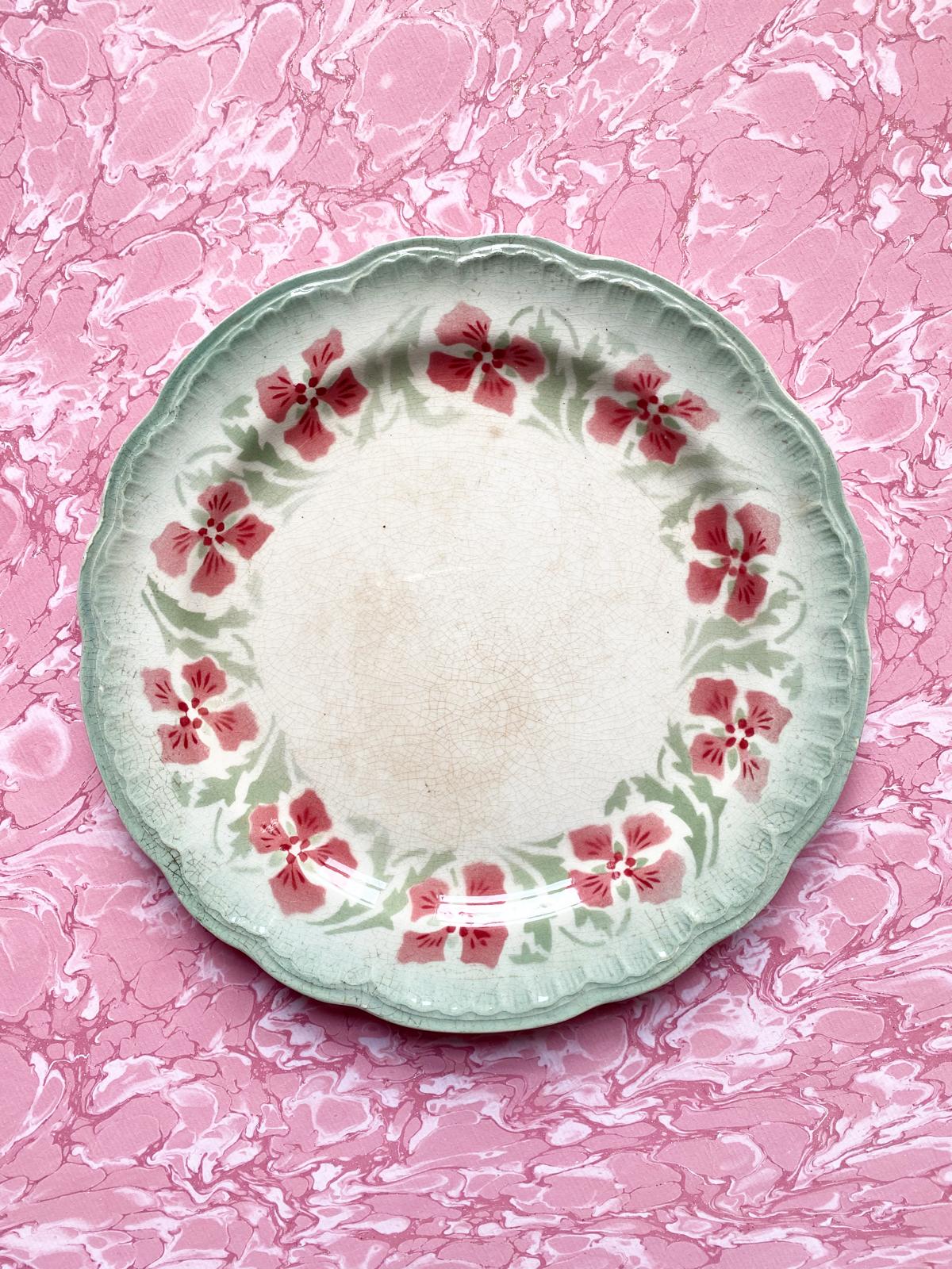 Assiette à dessert en terre de fer Choisy le Roi