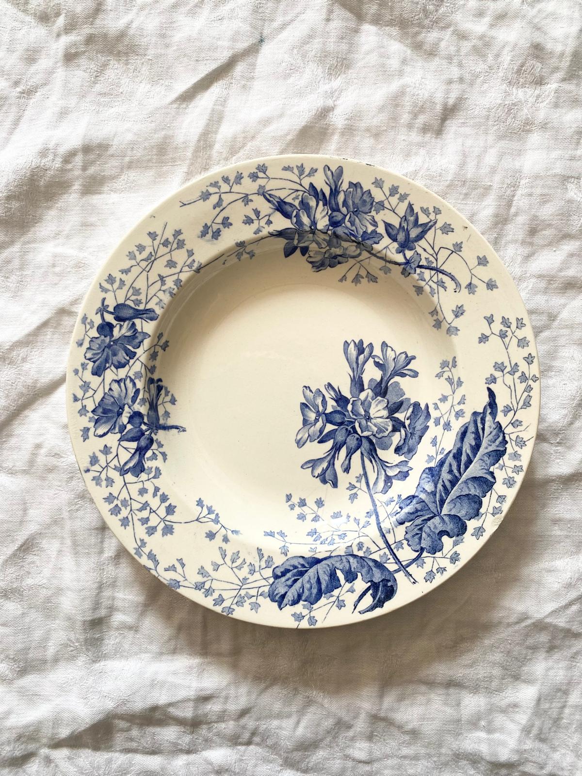 Assiette creuse Primevère de Creil et Montereau