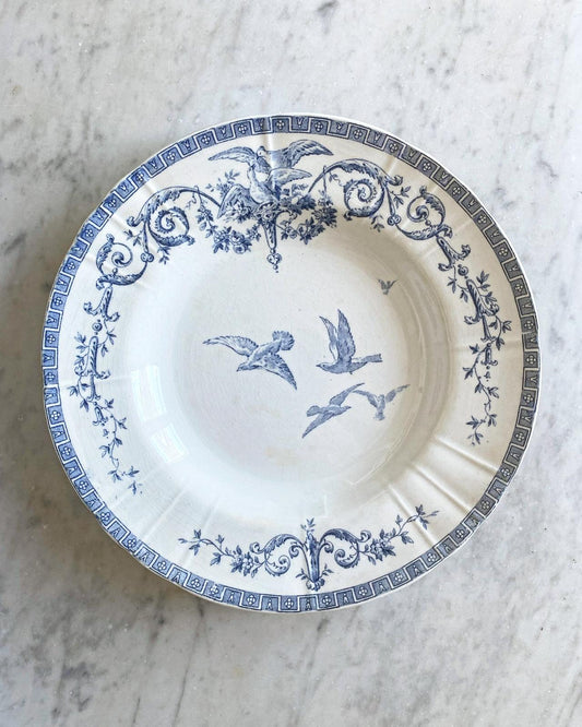 Assiette creuse en terre de fer bleue Marie-Antoinette de Gien 